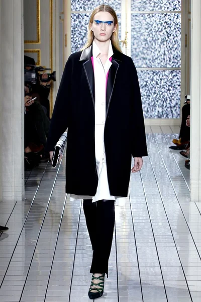 Look 18